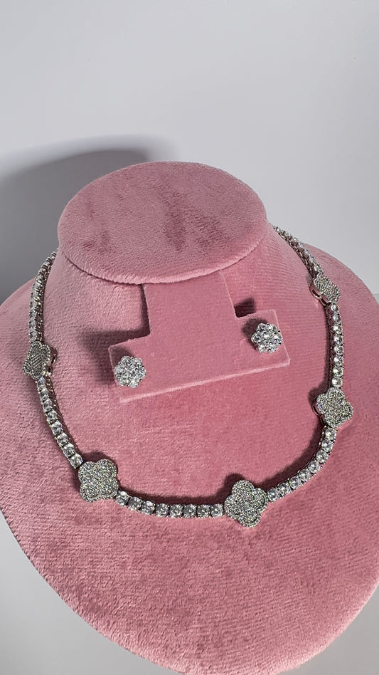 18K Clover Necklace